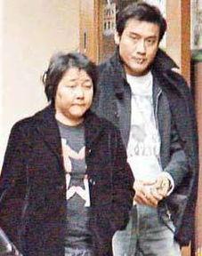 明星的丑老婆,揭秘明星丑老婆的温馨日常